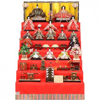 朱色の毛氈で彩られた七段飾りは、雛人形の集大成です。古典の伝統を重んじ、趣と風格あふれるお飾りを、お求めやすいお値段でご提供します。