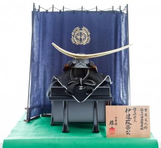 仙台市博物館所蔵・重要文化財

黒漆五枚胴具足の兜模写