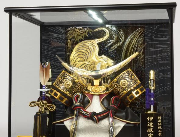 黒塗金伊達  ケース飾り
